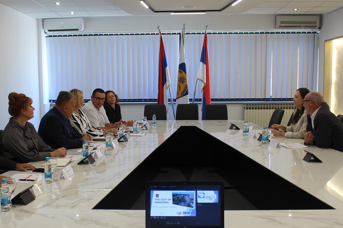 Švajcarski ambasador u Gradišci: Bolji standardi za nove investicije
