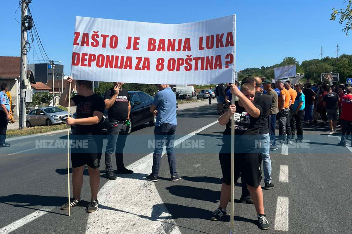 Magistralni put Banjaluka - Prijedor blokiran zbog deponije (FOTO/VIDEO)