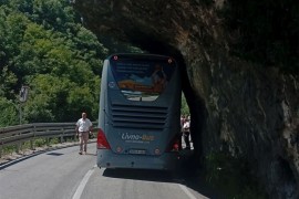 Autobus zapeo u kanjonu kod Banjaluke, saobraćaj otežan