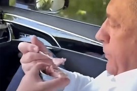 Dodik pokazao šta doručkuje u autu (VIDEO)