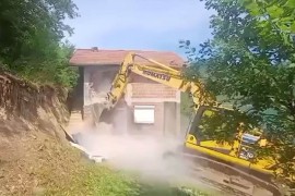 Hoće li preduzeti mjere protiv Prištine: EU traži obustavu rušenja ...