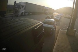 Duge kolone vozila na graničnim prelazima koji vode prema Јadranu