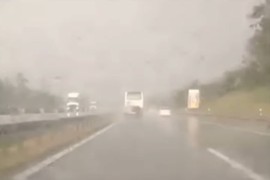 Nevrijeme u Srbiji:  Kiša napravila probleme vozačima na auto-putu ...