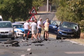 Potpuno obustavljen saobraćaj: Dvije osobe povrijeđene u udesu kod ...