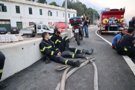 U stravičnom požaru kod Omiša 36 povrijeđenih, sedam se bori za ...