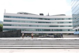 Ustaljena praksa u BiH: Uzimaju otpremninu pa se vrate u istu fotelju