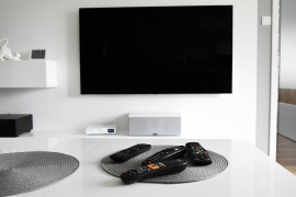 UNA TV ide u ruke Telekoma Srbija: Podnesena prijava za preuzimanje