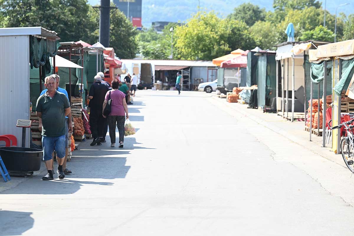 Pijačni dani još su radost Banjaluke: Na Stočnoj pijaci sve osim lokomotive