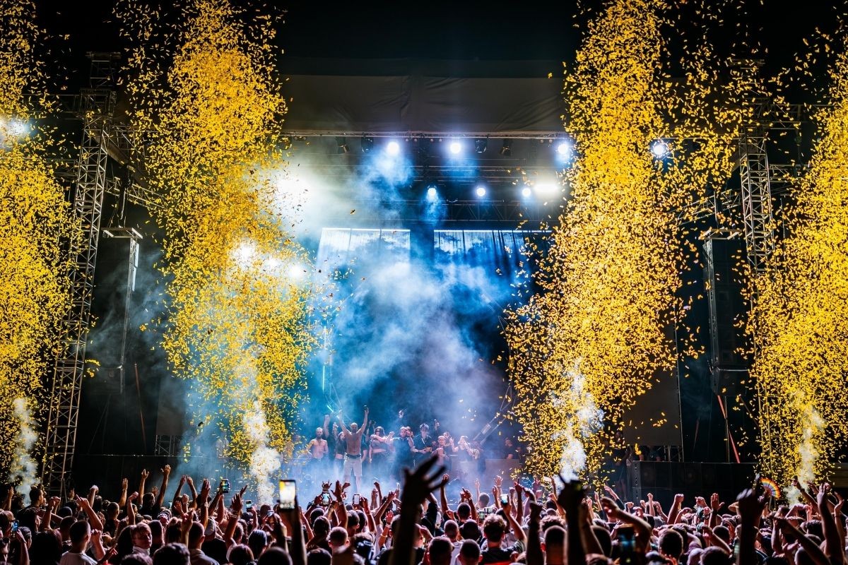 Zašto hiljade ljudi istovremeno osjećaju isto? Nauka iza festivalske energije