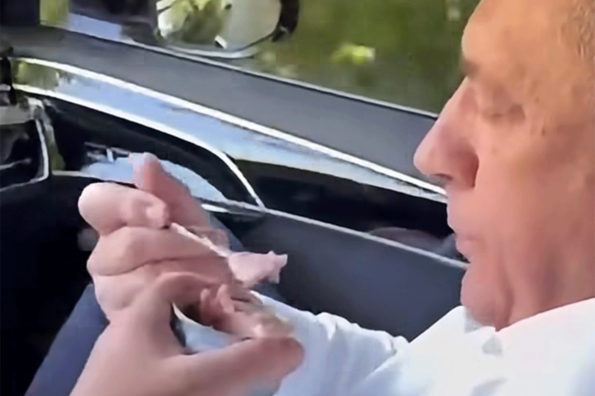 Dodik pokazao šta doručkuje u autu (VIDEO)