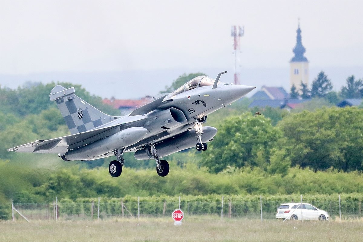 Jedni imaju Rafale, drugi više tenkova: Veliko poređenje vojne moći Hrvatske i Srbije