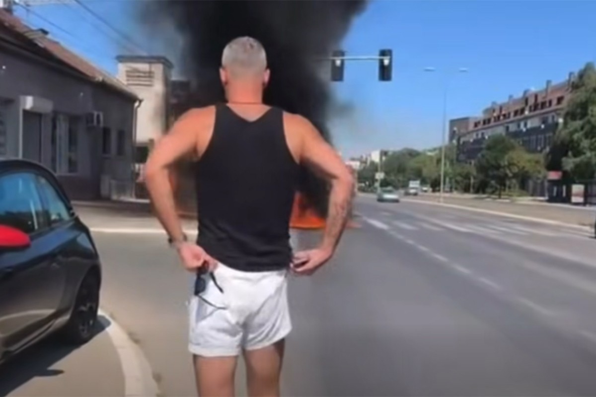 Milan Gurović heroj: Spasio čovjeka iz zapaljenog auta (VIDEO)