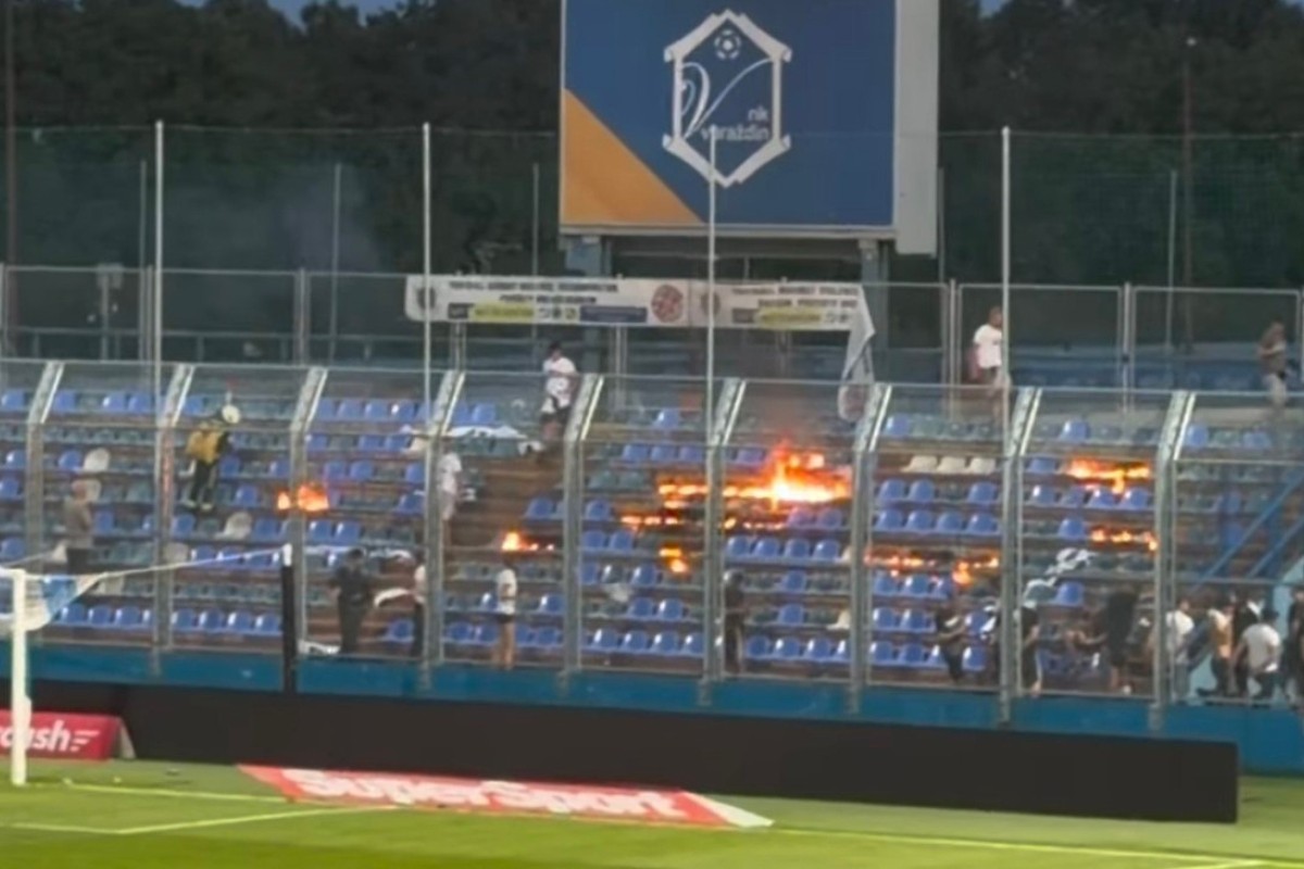 Navijači Hajduka zapalili tribinu u Varaždinu (VIDEO)