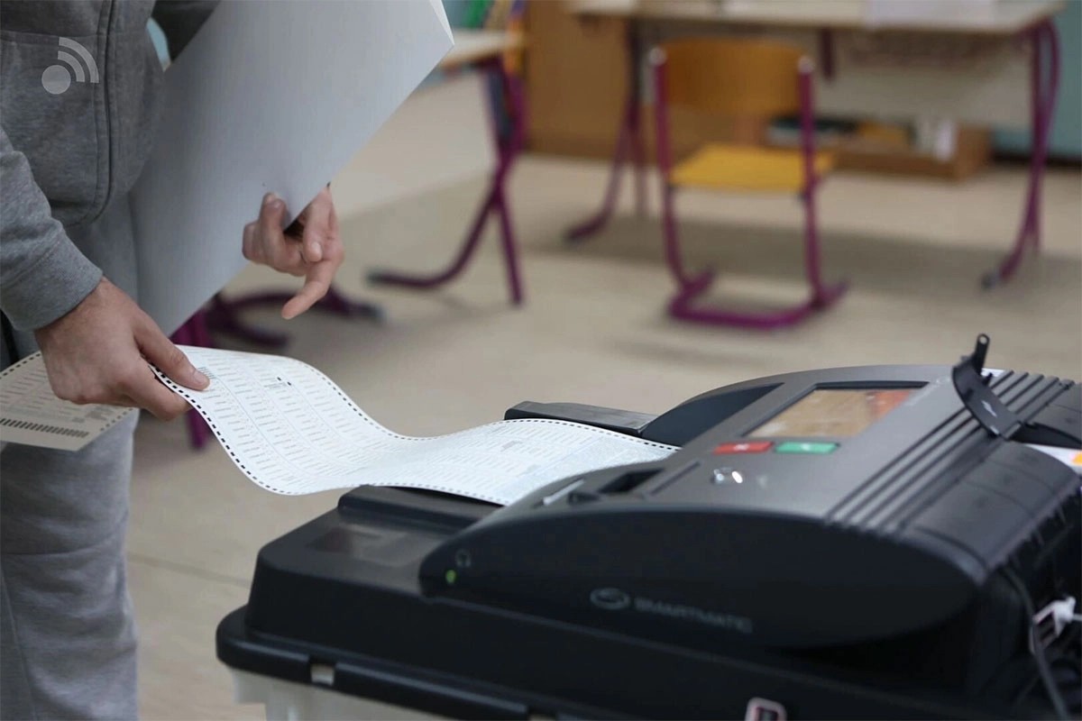 U BiH počela stizati nova oprema za izbore 2026.