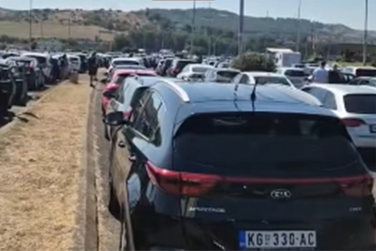 Kolaps na ulazu u Grčku: Vozači u kilometarskim kolonama na 42 stepena (VIDEO)