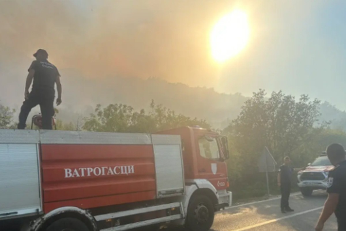 Požar kod Trebinja ne jenjava: Vatra prijeti spuštanju na magistalni put