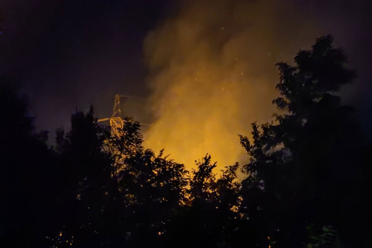 Požar iznad banjalučkog sela Barlovci: Vatra zahvatila šumu, mještani u strahu (VIDEO)