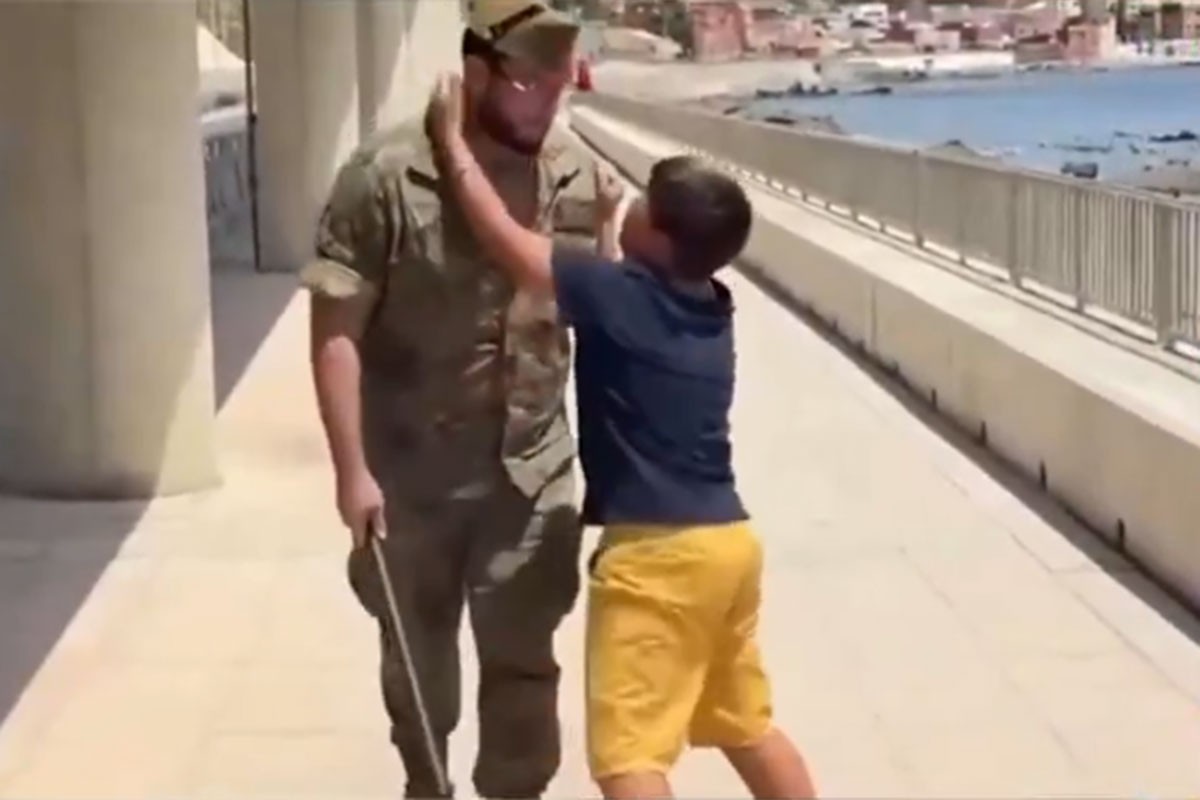 Najteža slika migrantske krize u Seuti: "Poljubiću vam glavu, nemojte me vraćati" (VIDEO)