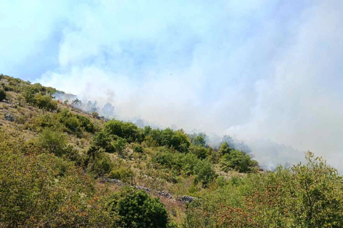 Požari oko Trebinja za sada ne ugrožavaju kuće i puteve