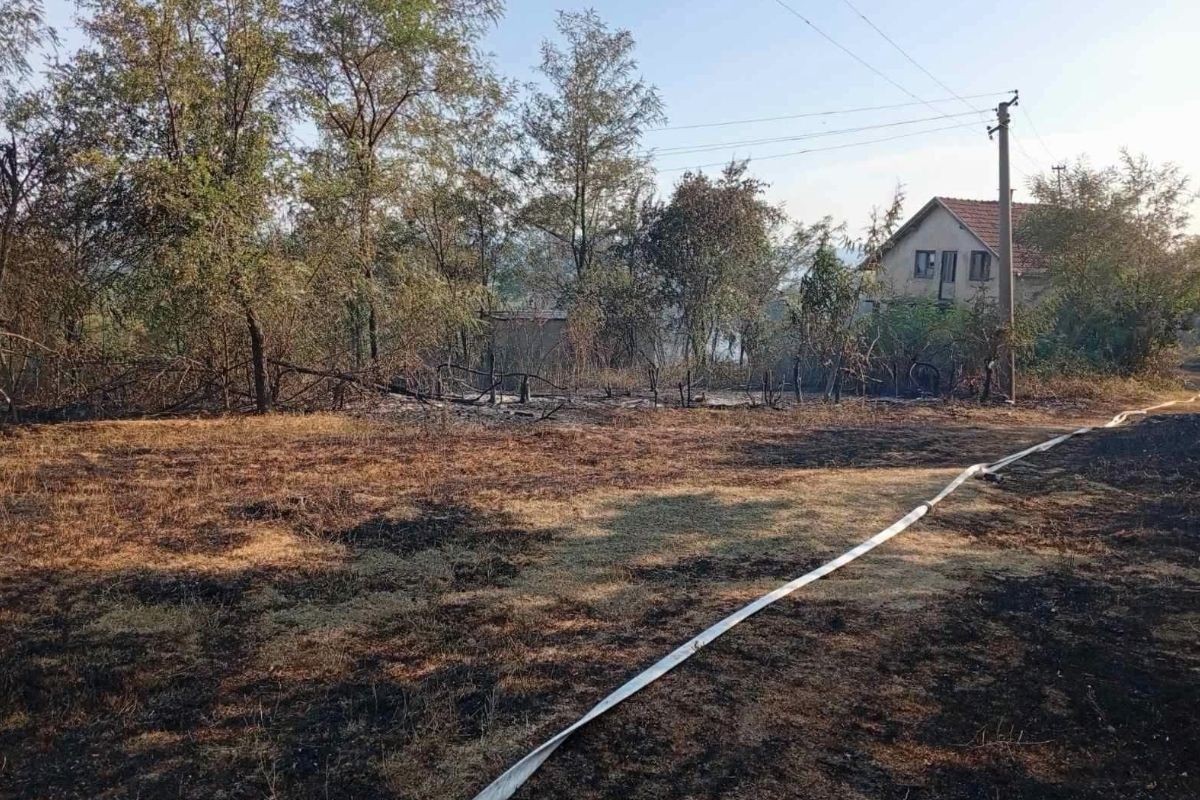 Banjalučki vatrogasci: Gorjele kuća i plantaža, uhapšena jedna osoba (FOTO)