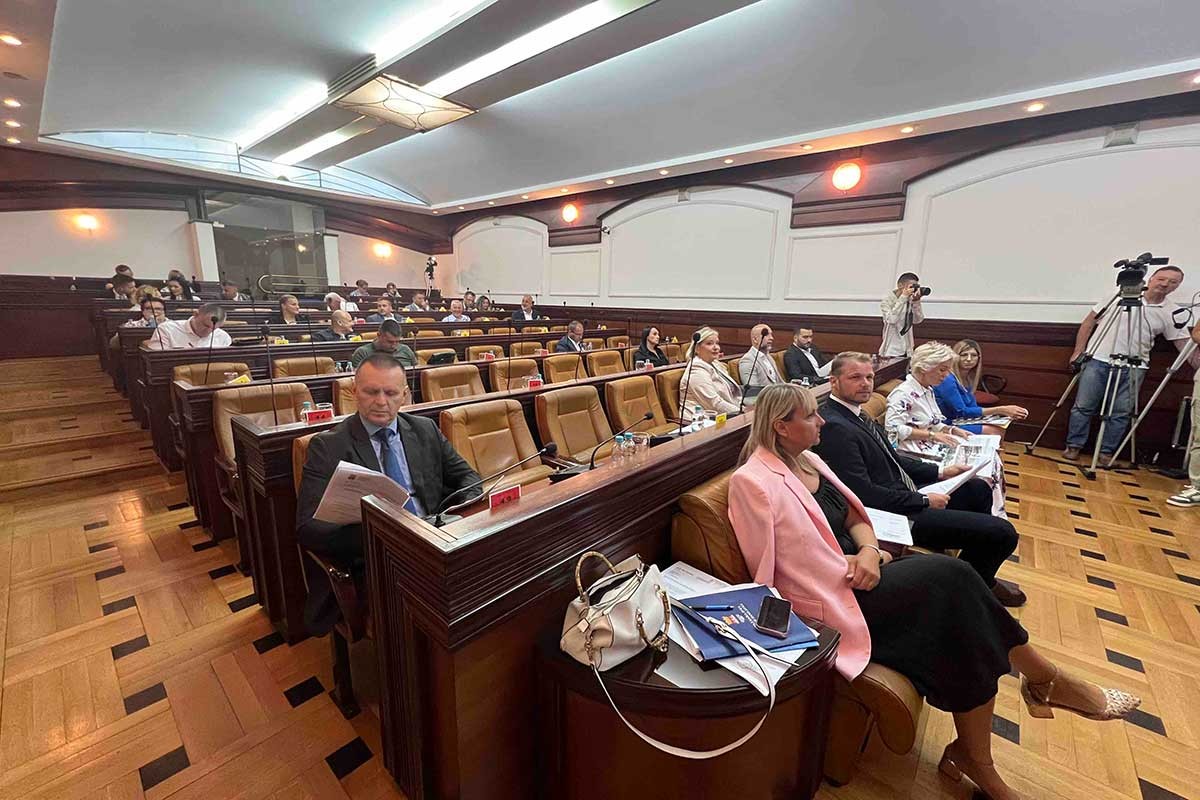 Počela vanredna sjednica Skupštine grada: Pred odbornicima novo zaduženje