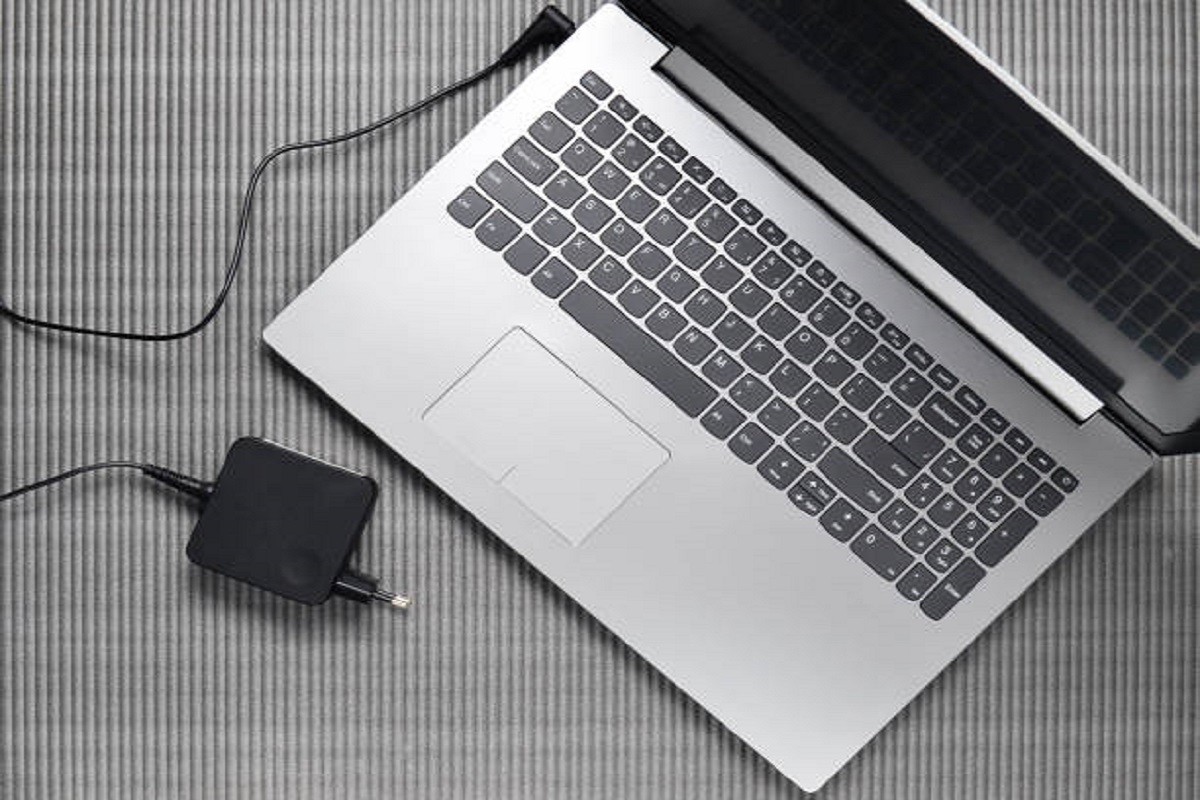 Kako napuniti laptop kada vam punjač nije pri ruci