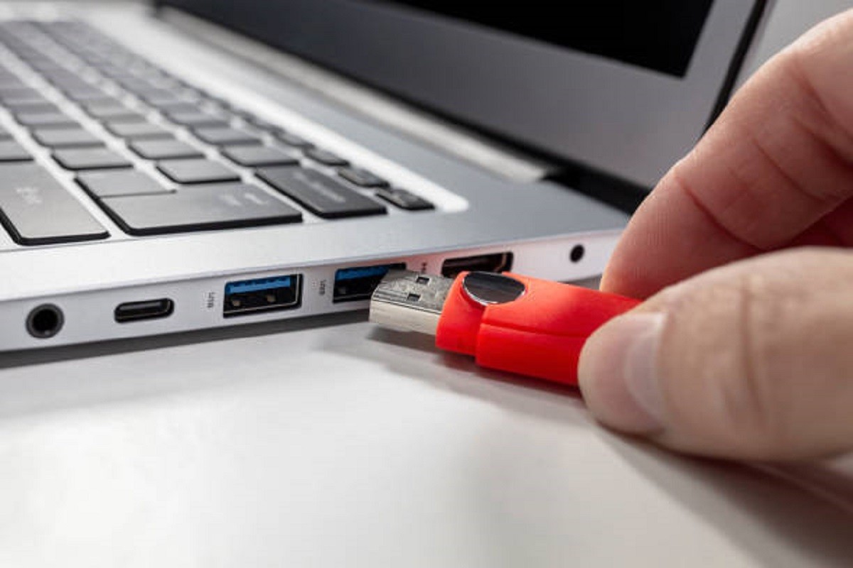 Šta znači oznaka "DP" pored USB priključka?