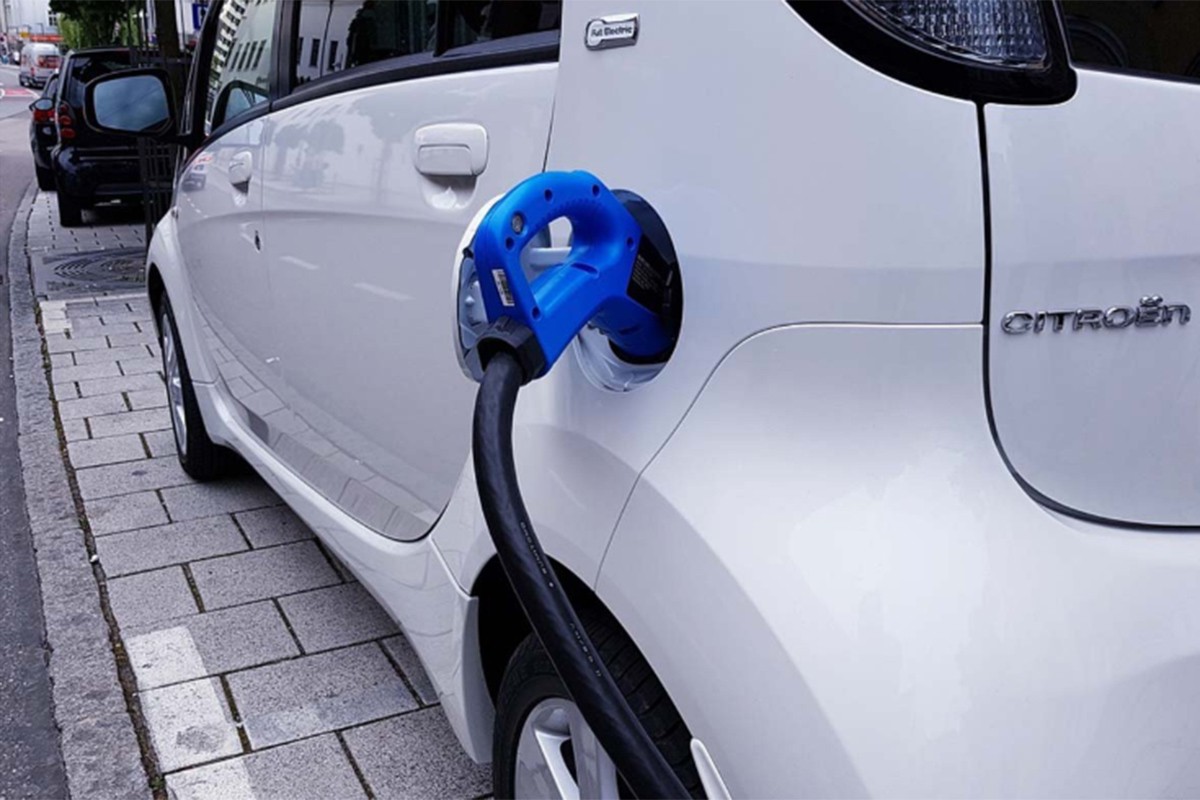 Subvencije u Njemačkoj izazvale pomamu: Više od 100.000 prijava za električne automobile