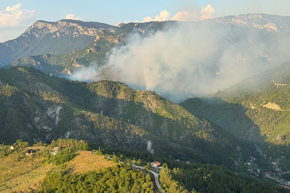 Dva Air Tractora gase požar u Konjicu, u subotu stiže i treći