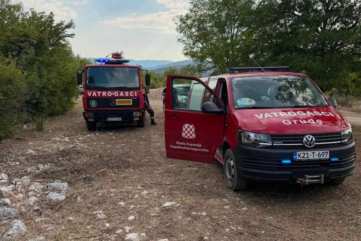 Veliki požar u Grudama: Gori više od 40 hektara, angažovani Air Tractori