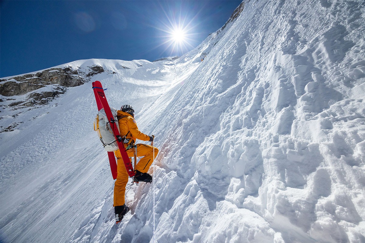 Opasna misija na Mont Everestu: Vraćaju tijelo alpiniste koje leži zamrznuto 30 godina