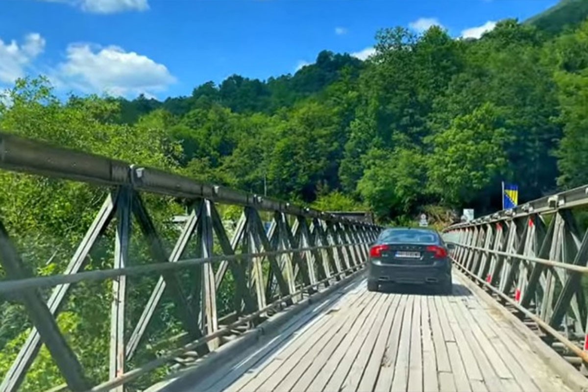 Krenuo preko granice sa 20 kilograma marihuane sakrivene u automobilu