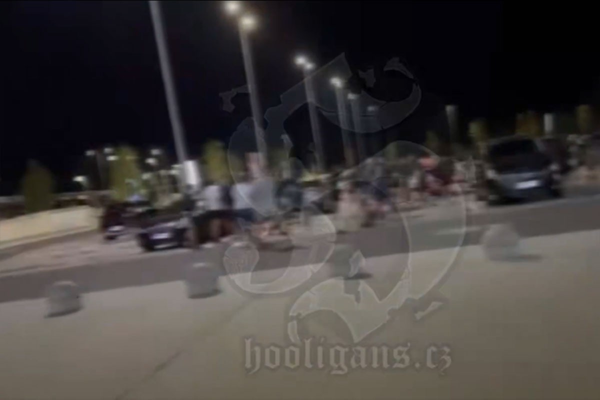 Masovna tuča navijača Dinama i Hajduka na parkingu zagrebačkog aerodroma (VIDEO)