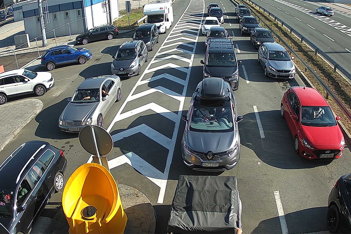 Gužve na granicama: Duge kolone na više prelaza, evo gdje se najduže čeka