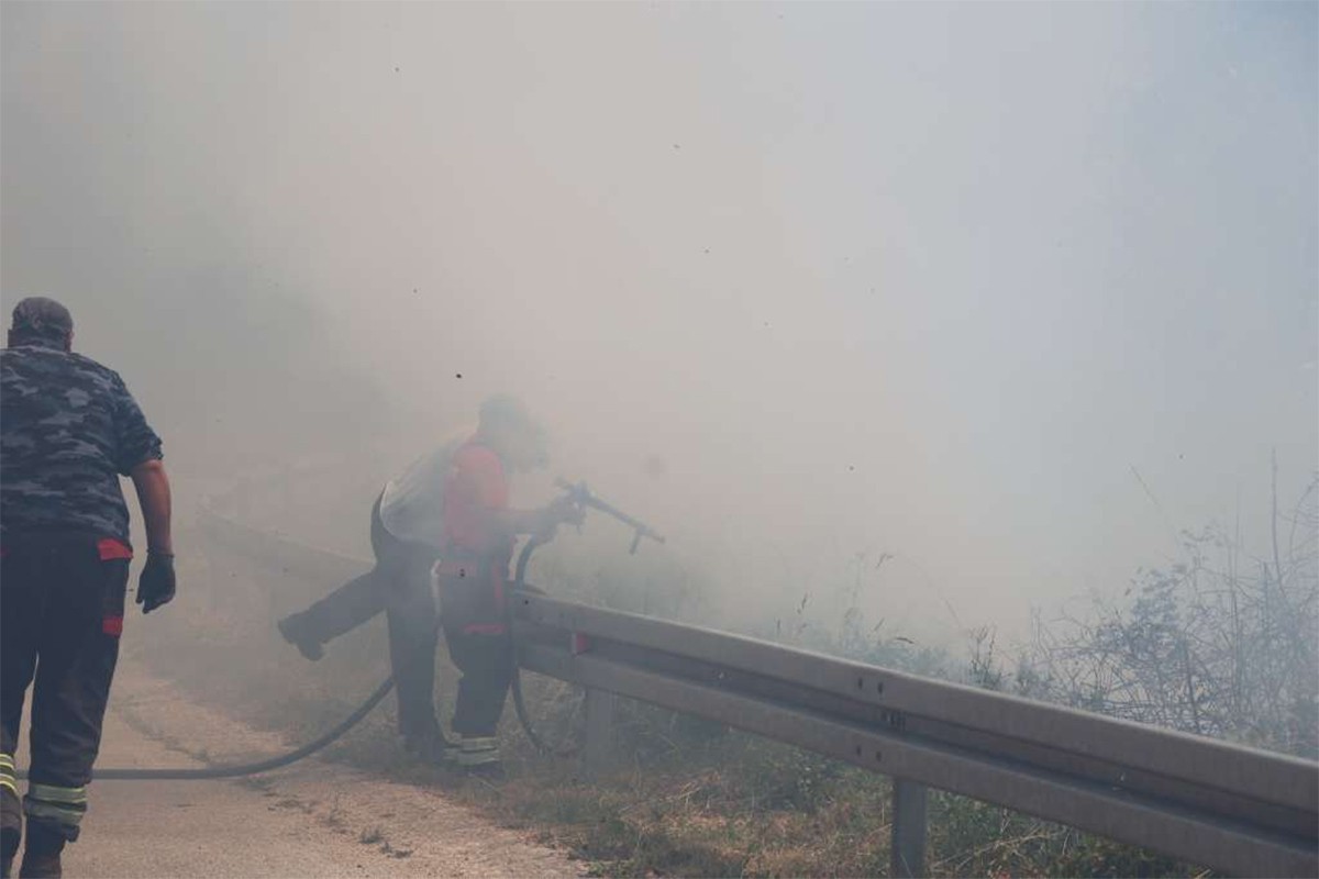 Požar kod Konjica lokalizovan, vatrogasci i dalje na terenu