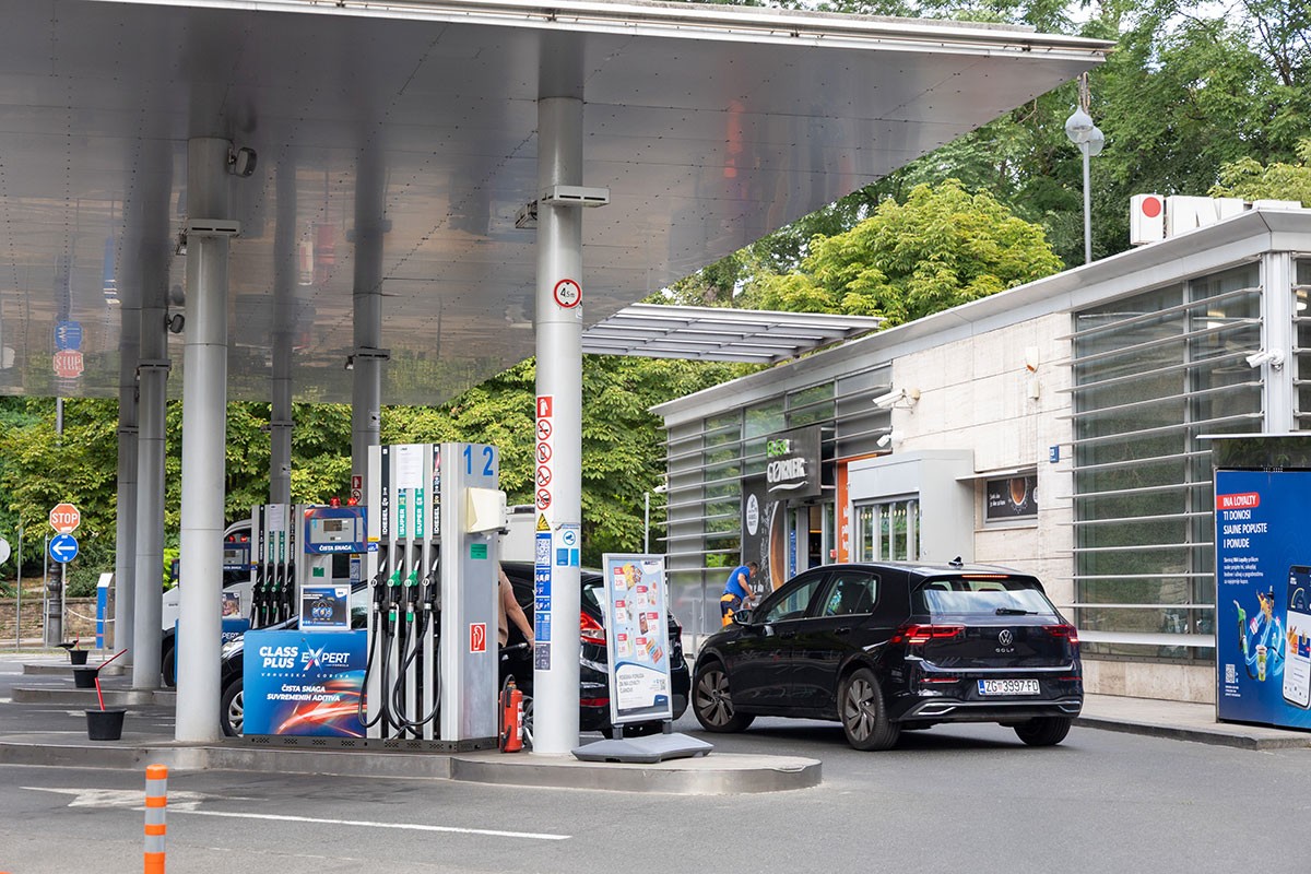 U Sloveniji od utorka jeftinije gorivo
