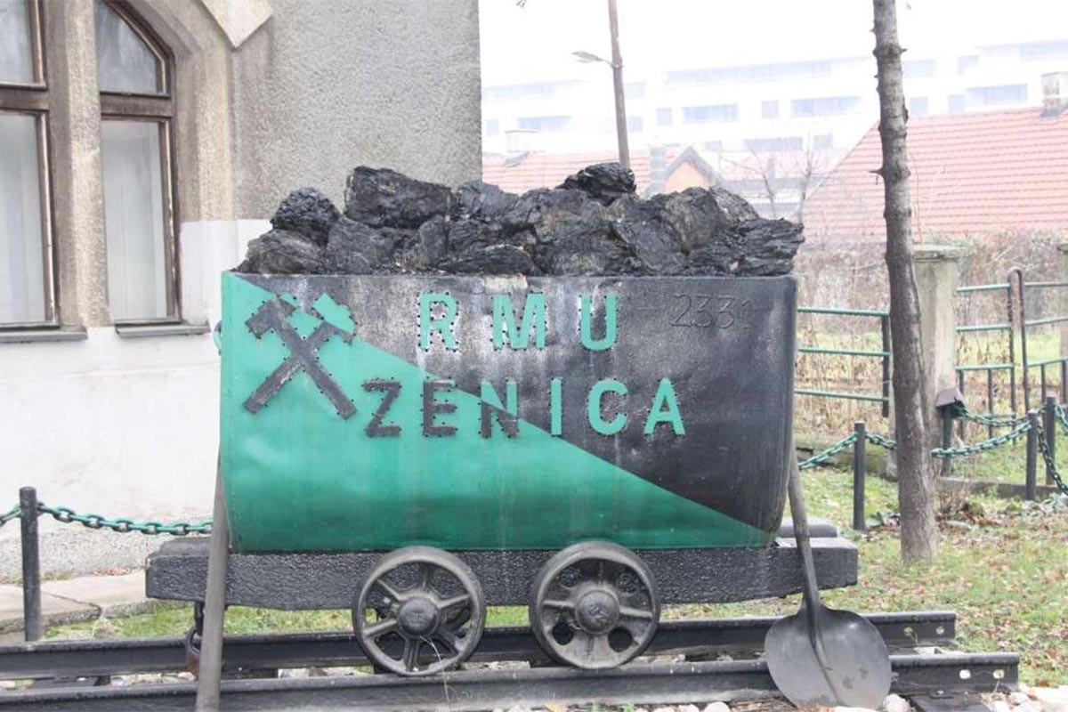 Nervoza raste: Rudari sedmu noć proveli u jami Raspotočje
