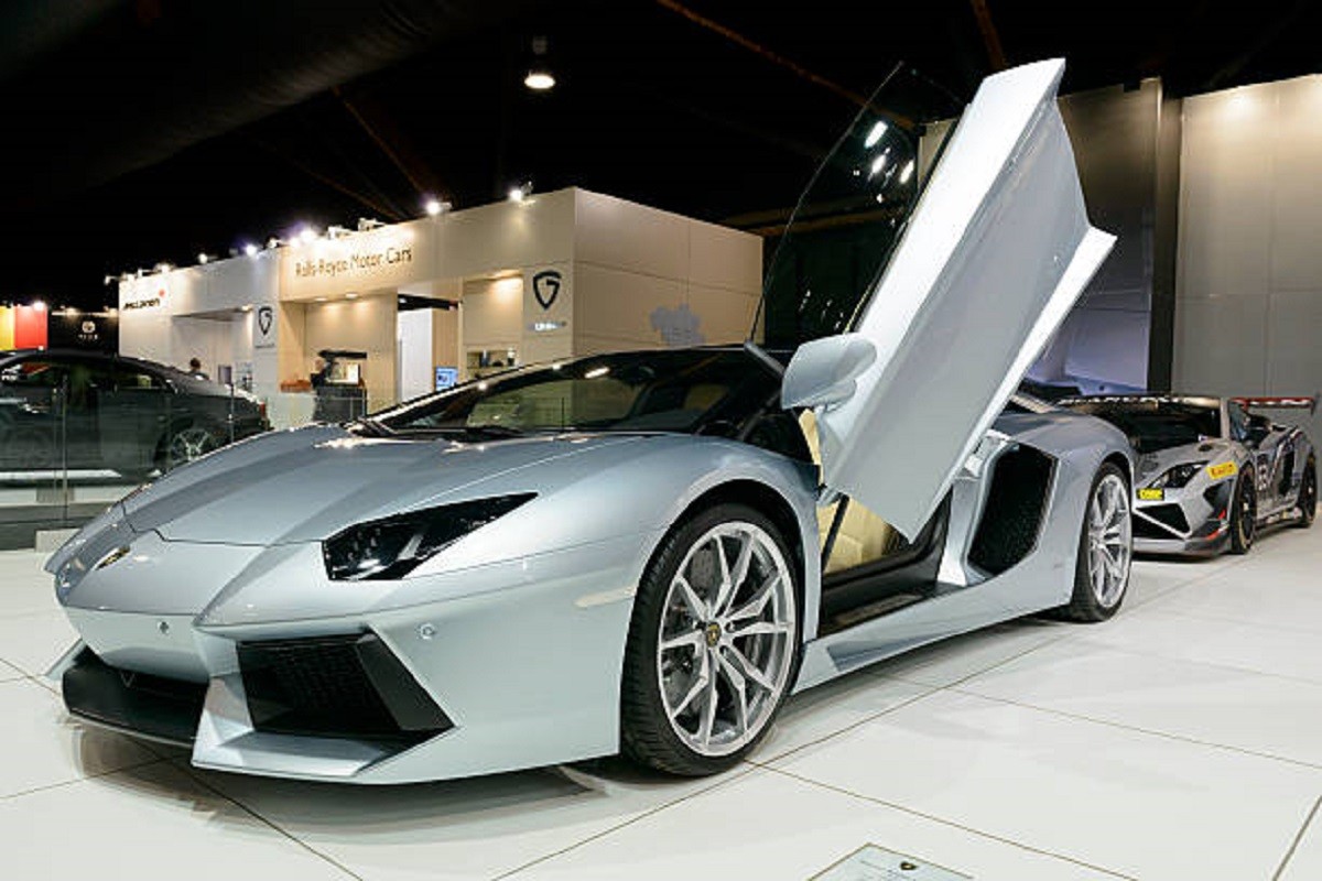 Zašto se vrata Lamborghinija otvaraju prema gore?