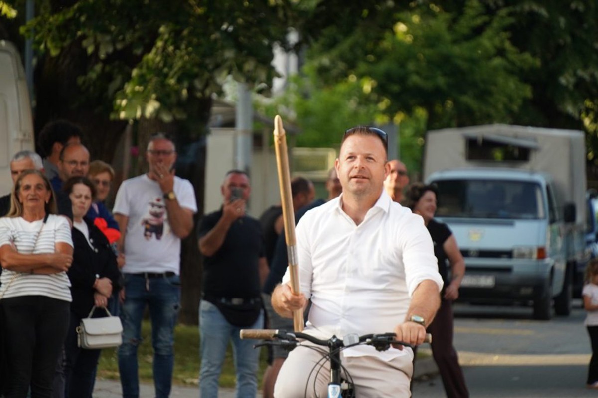 Kako živi čovjek iz afere "Otpad": Slobodan, putuje, gađa alku na biciklu (FOTO)