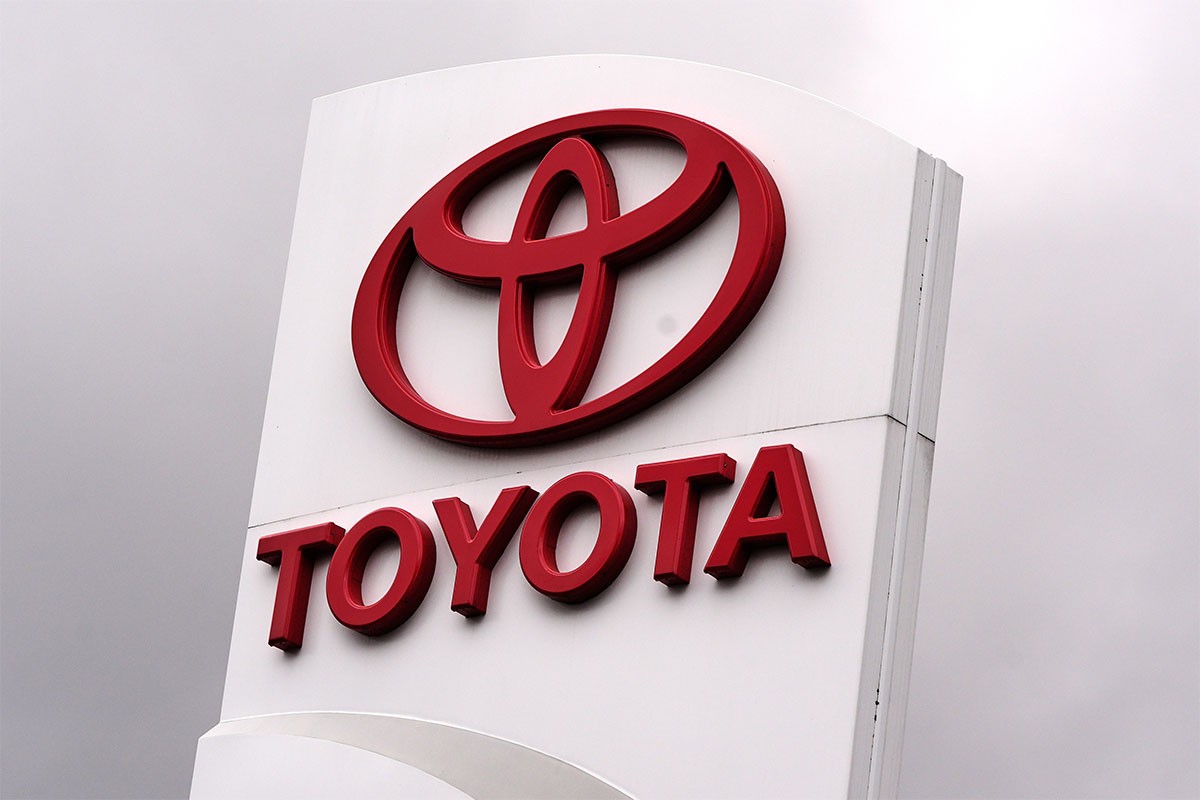 "Toyota" povlači 655.000 vozila zbog greške na displeju