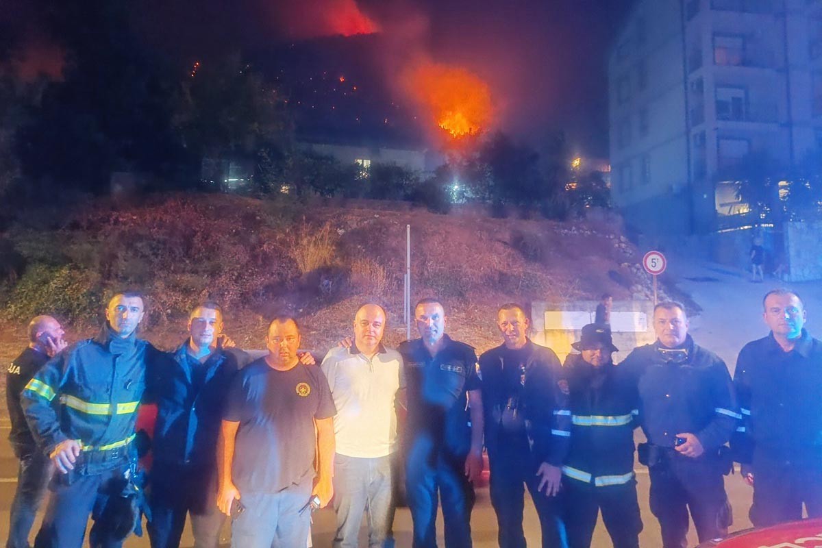 Trebinjski vatrogasci cijelu noć branili Baošiće od vatre