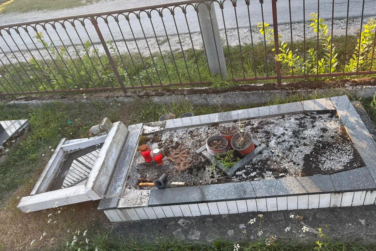 Travničanin osumnjičen da je rušio nadgrobne ploče u Travniku (FOTO)