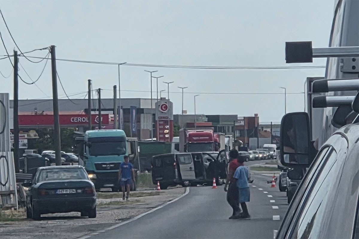 Drama kod Srebrenika: Vojnici OS BiH izvlačili teško povrijeđenog iz vozila
