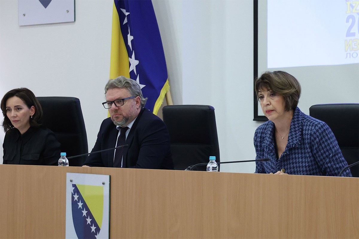 CIK BiH upisao još četiri osobe na spisak za glasanje van BiH