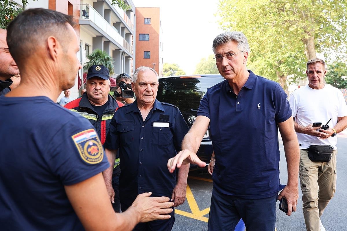 Katastrofa u Omišu: Izgorjelo oko 1.000 hektara, Plenković stigao na lice mjesta