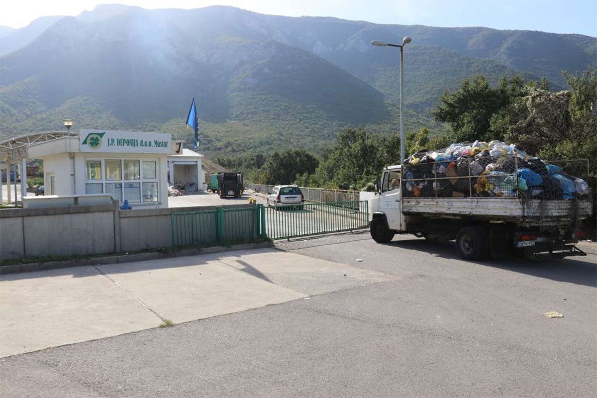 Blokada deponije: Policija uhapsila Omera Hujdura i Nijaza Hodžića (VIDEO)