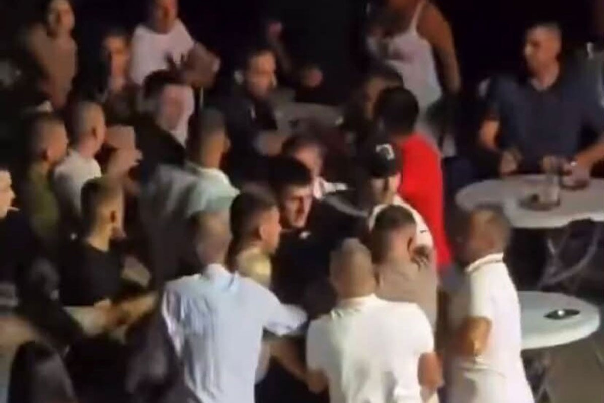 Masovna tuča na koncertu Amadeus benda: Napadnut policajac (VIDEO)
