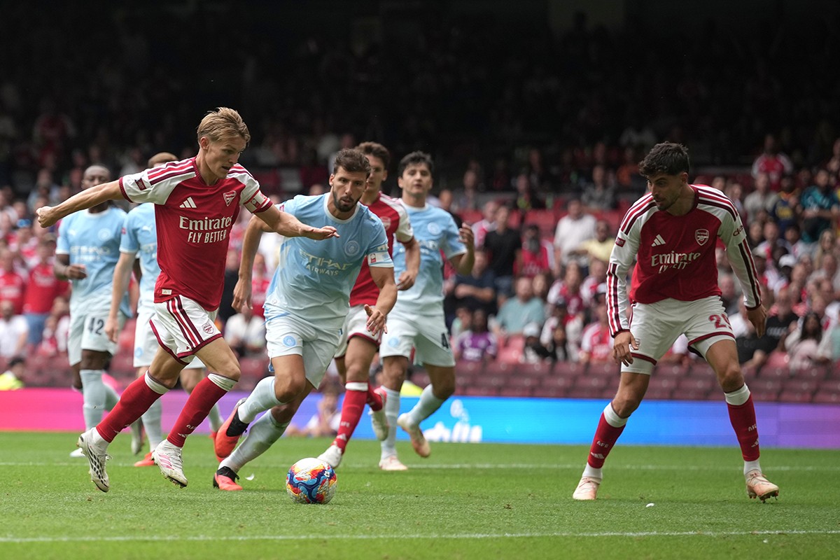 Arsenal furiozno otvorio sezonu: Mančester siti pao za prvi trofej
