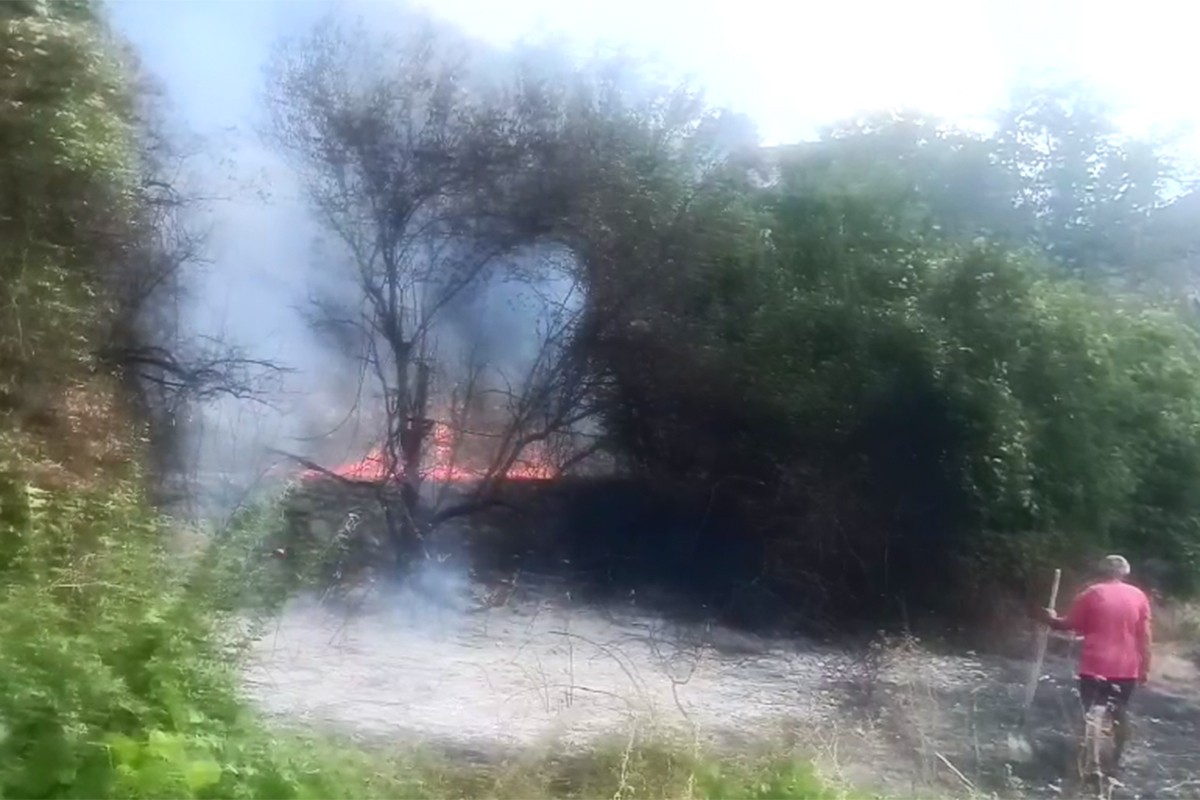 Kvar na elektro mreži izazvao požar kod Trebinja (VIDEO)