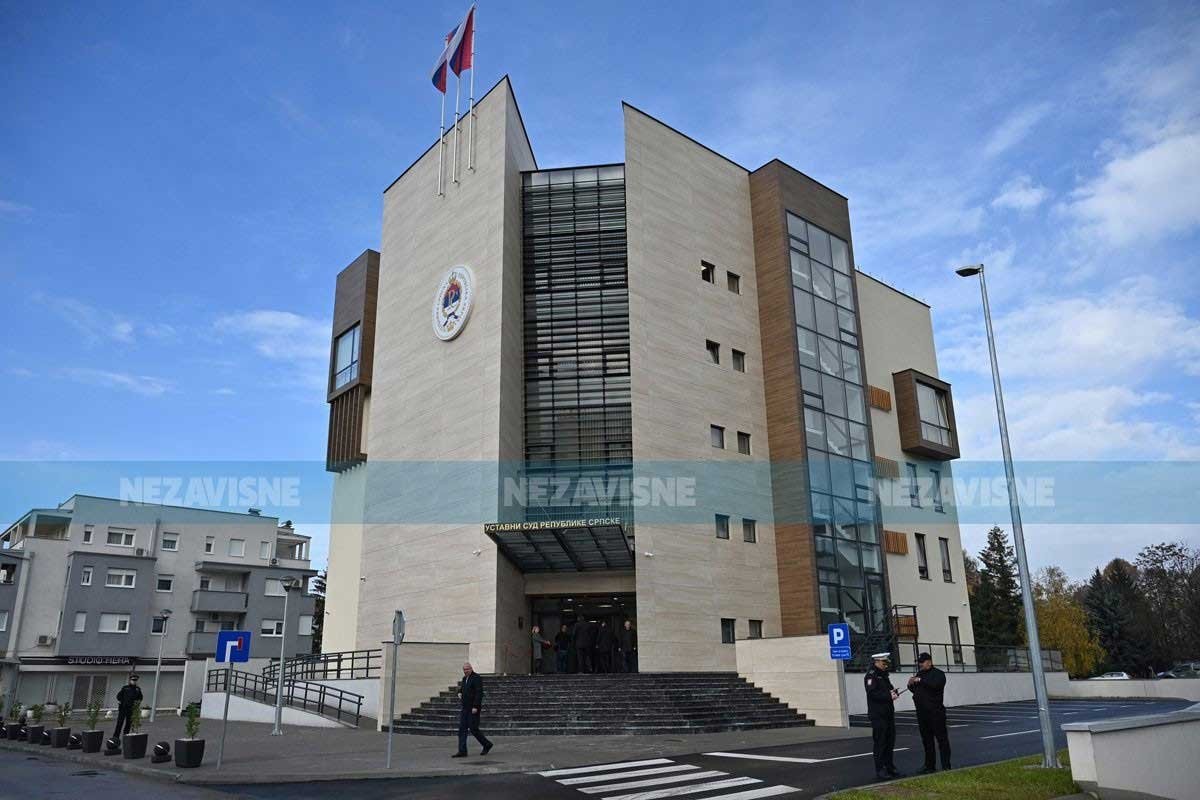 Ustavni sud RS odlučio: Isticanje ljiljana ostaje zabranjeno u Srpskoj